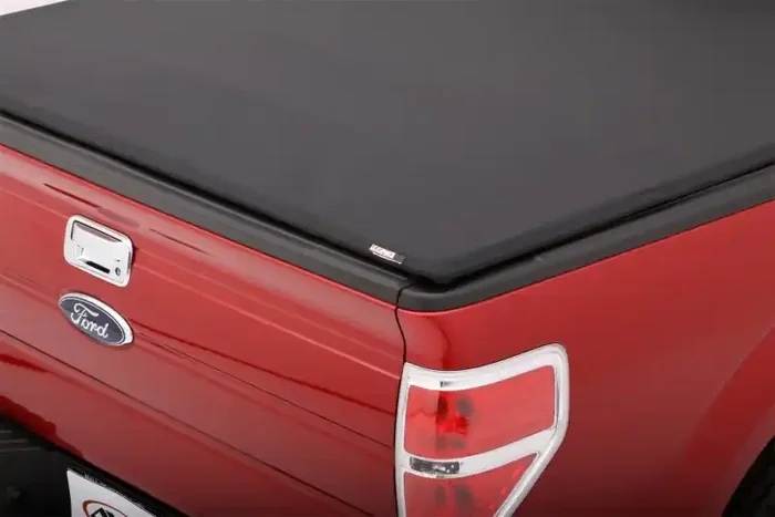 Lund 99-17 Ford F-250 Super Duty (6.5ft. Bed) Genesis Elite Tri-Fold Tonneau Cover – Black